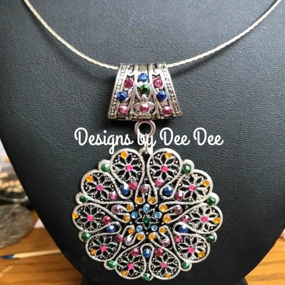 Designs by Dee Dee Jewelry - Silver Tone Rhinestone Choker